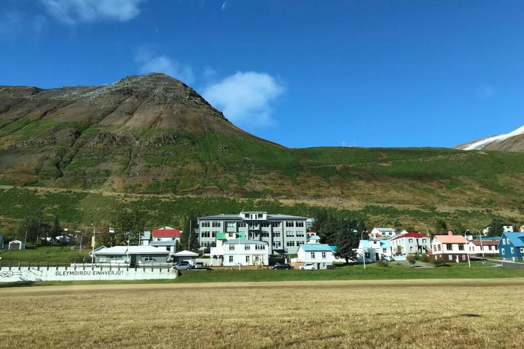Siglufjordur House With A Warm Soul In North Iceland מראה חיצוני תמונה