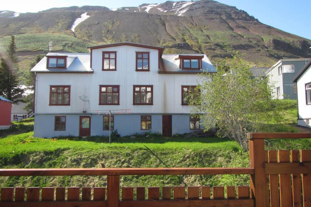 Siglufjordur House With A Warm Soul In North Iceland מראה חיצוני תמונה